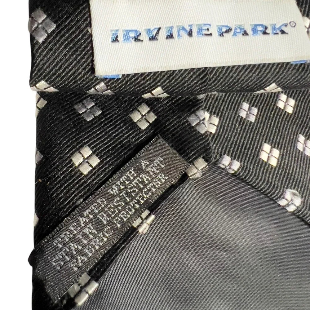 IRVINE PARK Silk Tie Stain Resistant Classic Black & White Geometric‎ Foulard